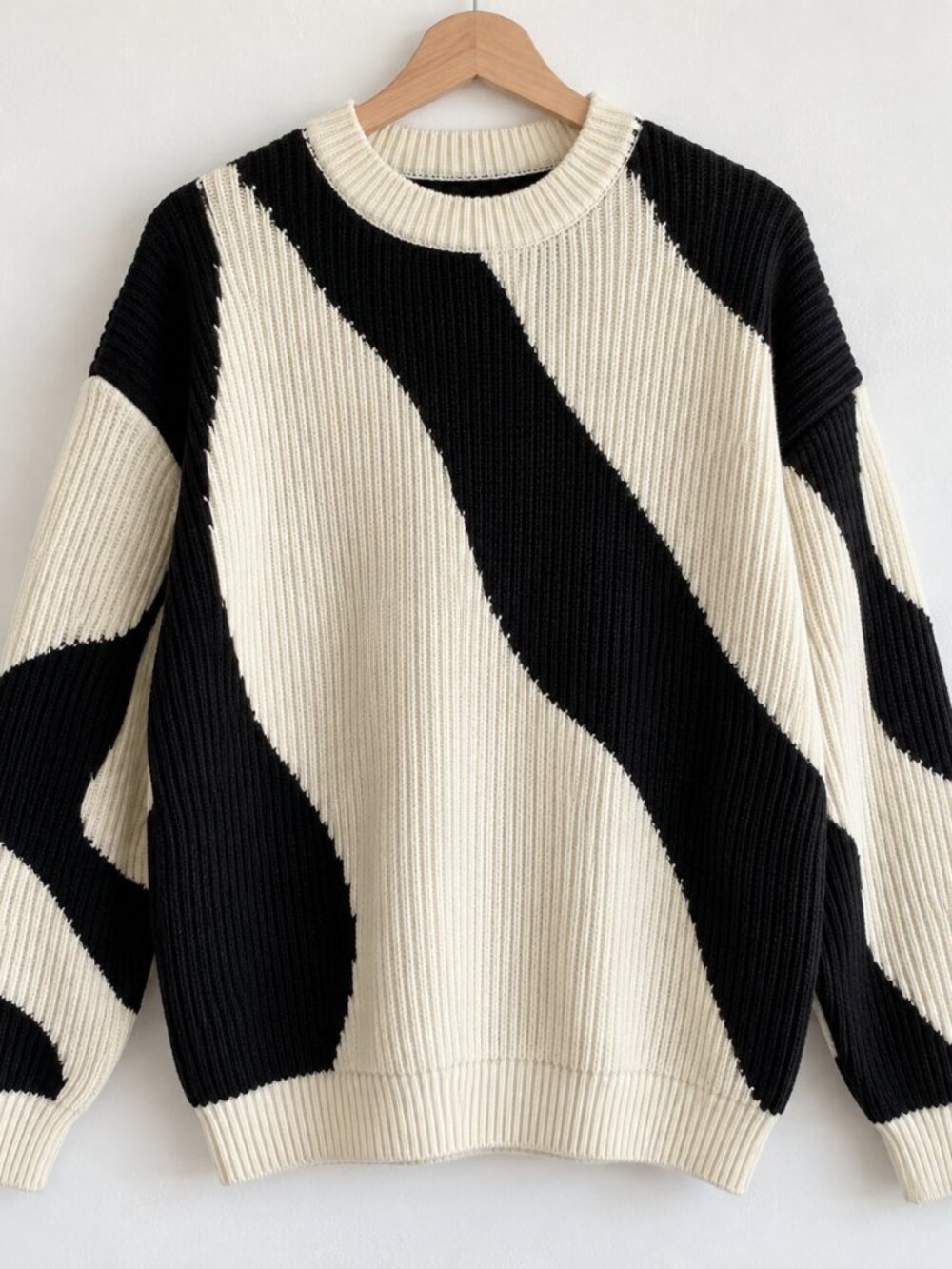 Abstract Wave Knit Crewneck Sweater Men’s XL Black Cream NWOT